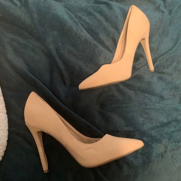 Nude Heels - Picture 1 of 1